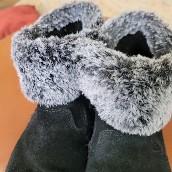 Khombu Jessica Womens Size 7 black suade and faux trim ankle boots - Picture 7 of 9